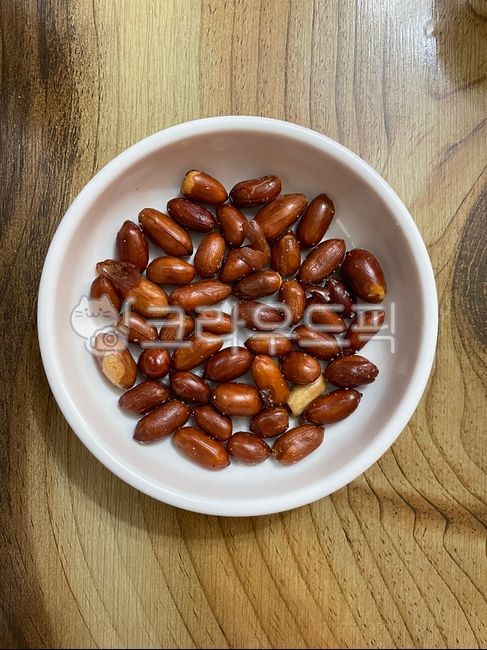 meal,Roasted Peanuts,dry snacks,Stirfried Peanut Salt,peanut,peanut shell,plate,food
