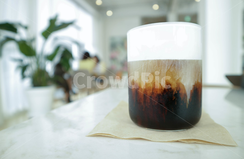 카페,cafa,커피,coffee,아인슈페너,밝음,휴식,감성,반전,하얀색,커피,카페,coffee,cafe
