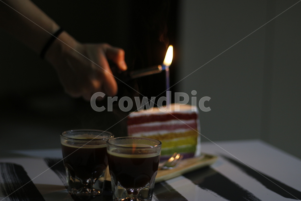 케이크,초,커피,디저트,홈카페,사람,인물,인간,human,person,신체일부,몸,body,기념일,축하,anniversary,congratulation,celebrate,celebration,음식,식재료,요리,food,cook,meal,dishes,food reserves,빵,bread,디저트,간식,후식,dessert,snack