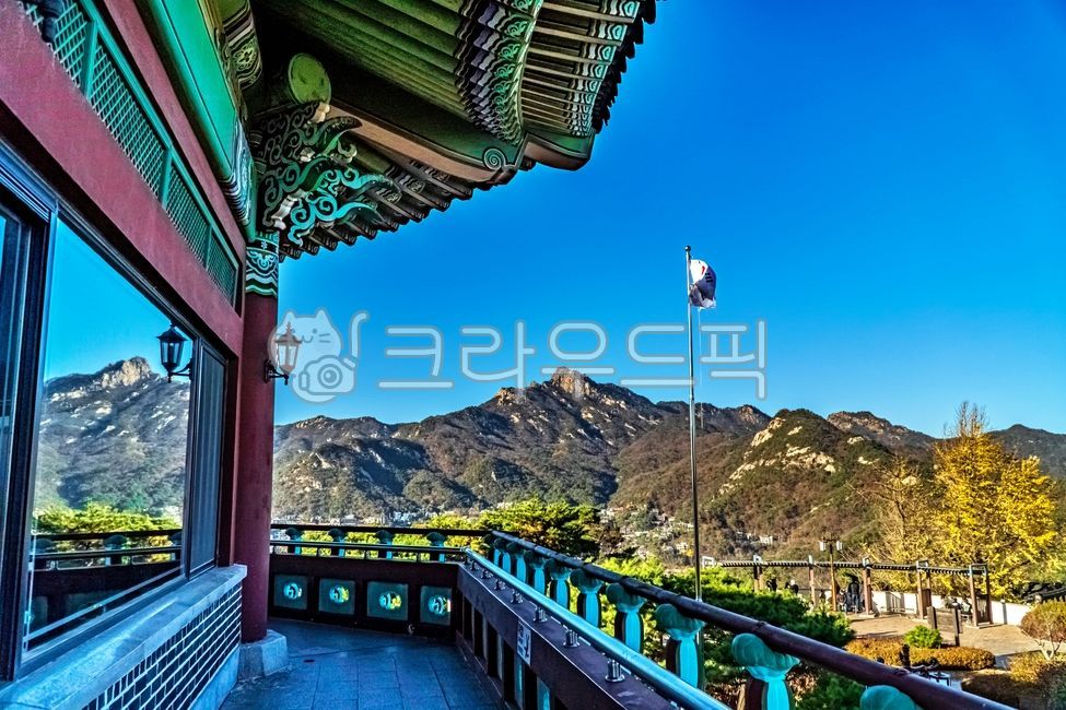 Bugak Skyway,Pyeongchangdong,Korean landscape,bugakoctagonalpavilion,handrail,koreanstylehouse,banister,Korean culture,Observatory,seoul,korea,Bukaksanro,Jongnogu,Hanok,thebugakmountainhighway,Seoul,hanok,railing,Handrail,Korean tradition,Bukak Octagonal 