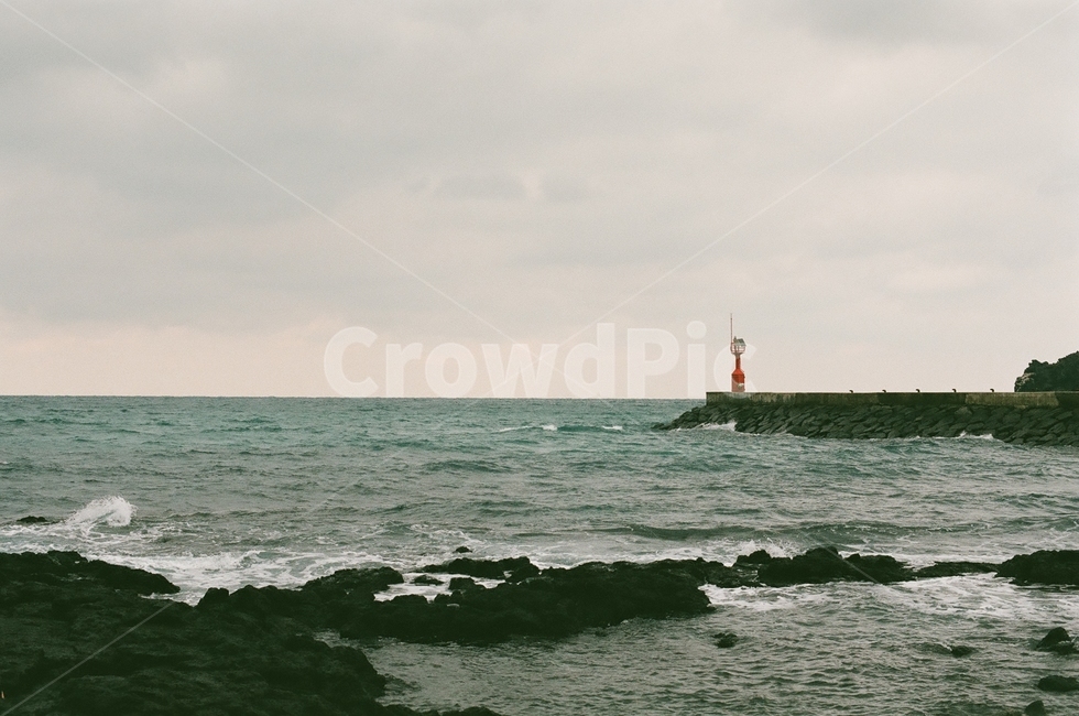 필름카메라,필름사진,감성사진,제주도애월,바다,등대,lighthouse,sea,ocean,대양,outdoors,옥외,water,물,nature,자연