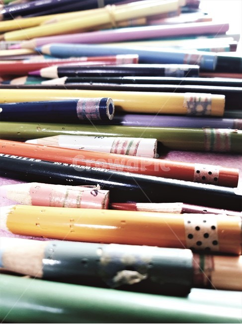 색연필,감성,미술,예술,그림,art,형형색색,알록달록,무지개,학용품,문구류,사무용품,schoolsupplies,배경,배경화면백그라운드,연필,색깔,물건,문구,officesupplies