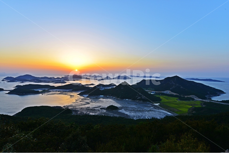 nature,자연,outdoors,옥외,redsky,붉은하늘,dusk,황혼,sunset,일몰,sky,하늘,군산,고군산군도,군도,군도일몰,섬,바다,물,해안선,자연,풍경,nature,landscape,한국자연풍경,한국자연경관,korea nature landscape