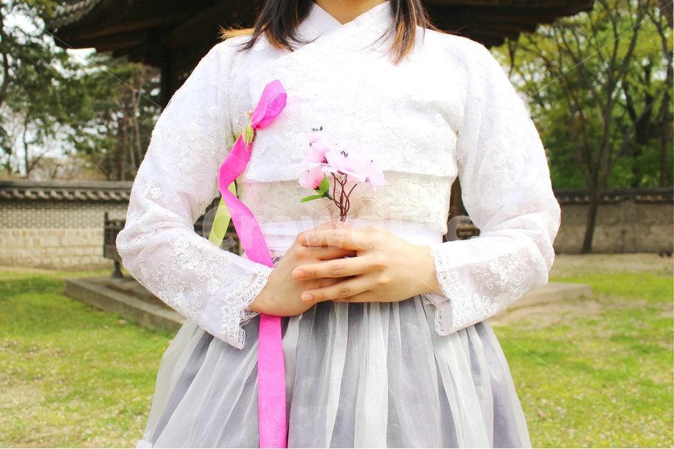 사람,감성사진,한복,꽃,풍경,풍경사진,손,전통한복,girl,peopel,hanbok,flower,봄,계절,spring,season,한국전통,한국문화,korean traditional,korean culture,한복,한국전통의상,hanbok,korean traditional clothes,식물,자연,plants,nature,꽃,flower,사람,인물,인간,human,person,여성,여자,woman,female,lady,sleeve,소매