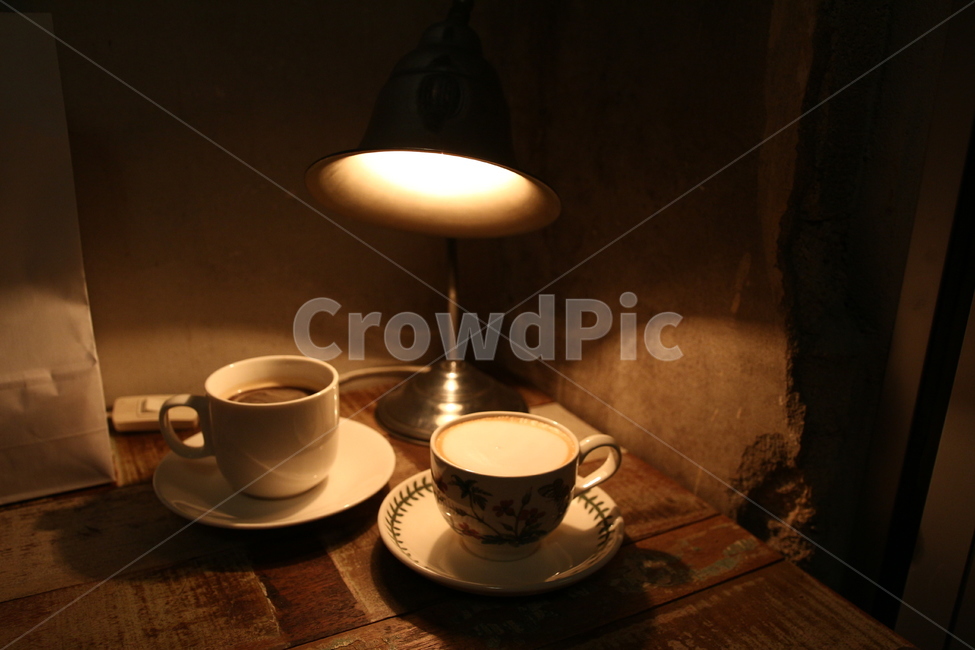 카페,커피,밀크티,조명,실내,coffee,milktea,컵,잔,커피,카페,coffee,cafe,감성,sensible,feeling