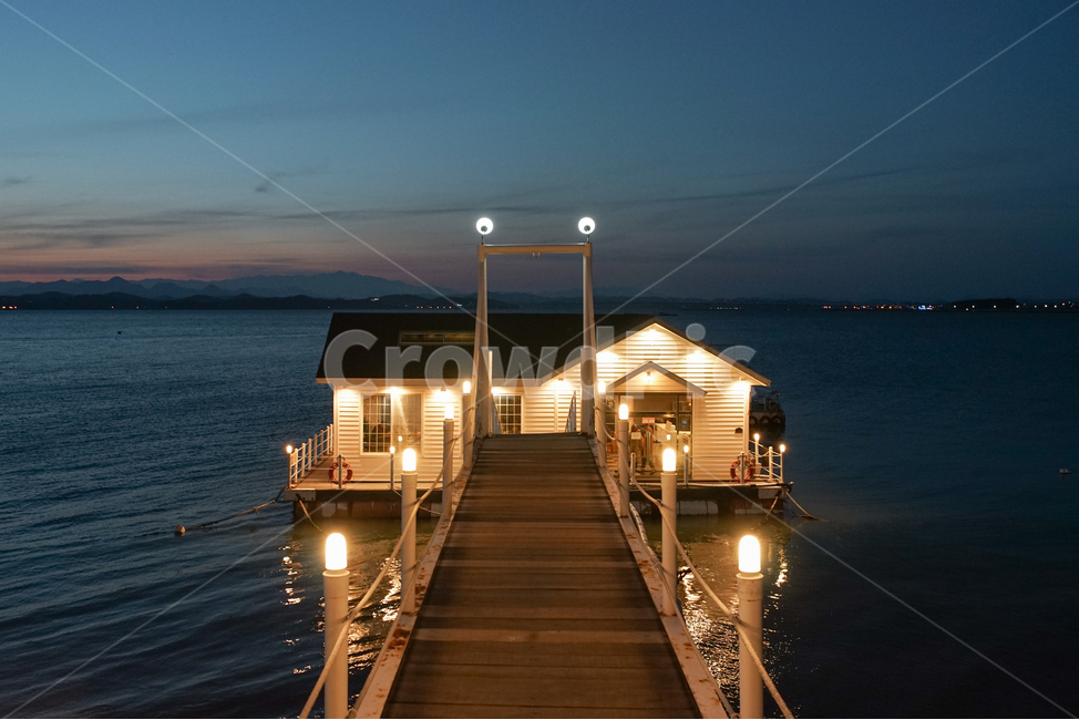 water,물,waterfront,워터프론트,독,dock,교각,pier,포트,port,바다,수상가옥,카페,조명,light,sea