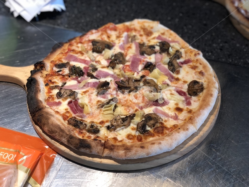 피자,이탈리안음식,pizza,이탈리안피자,햄피자,음식,식재료,요리,food,cook,meal,dishes,food reserves,양식,서양음식,서양요리,western food,western dishes,western meal,western cook