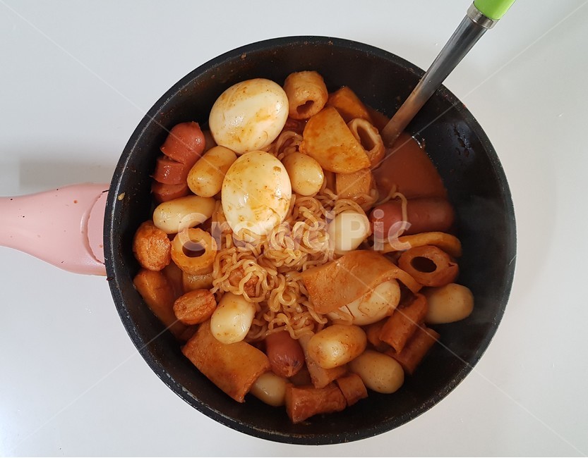 라볶이,떡볶이,계란,오뎅,떡,음식,분식,음식사진,먹스타그램,오늘의메뉴,맛집,맛집추천,음식기록,일상기록,푸드스타그램,음식스타그램,미식,한끼식사,외식메뉴,집밥,요리사진,플레이팅,푸짐한한상,맛있는한끼,식사시간,맛집투어,먹방,식단관리,야식,점심메뉴,저녁메뉴,간식타임,푸드사진,일상공유,음식취향,한식양식,음식,식재료,요리,food,cook,meal,dishes,food reserves,한식,한국음식,한국요리,korean food,korean dishes,korean meal,korean cook,디저트,간식,후식,dessert,snack