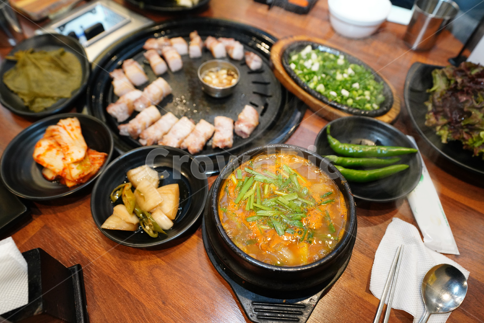고기,육류,식사,음식,돼지,구이,한식,불판,된장,먹거리,먹방,안주,술자리,한국,국물,육식,음식,식재료,요리,food,cook,meal,dishes,food reserves,육류,고기,meat