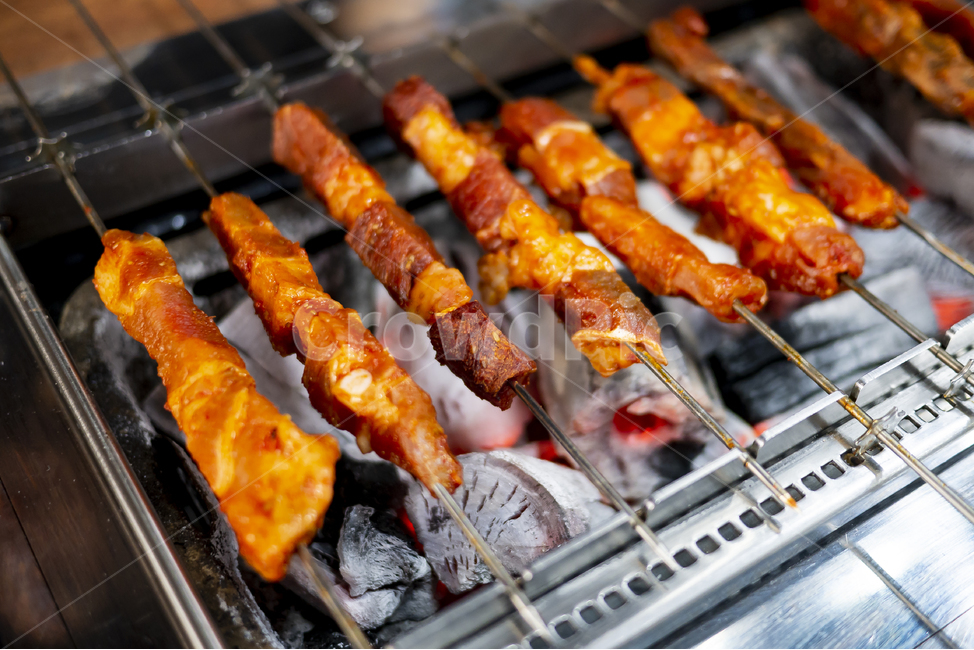 양꼬치,양,고기,숯불,갈비,양념,꼬치,꼬치구이,양꼬치구이,맛있는,고소한,매콤한,생고기,무한리필,숯불고기,꼬챙이,꼬지,양꼬지,양꼬지구이,맛집,레스토랑,중국,중국요리,요리,쫄깃한,불,뜨거운,양구이,음식,식재료,요리,food,cook,meal,dishes,food reserves,육류,고기,meat,중식,중국음식,중화요리,chinese food,chinese dishes,chinese meal,chinese cook