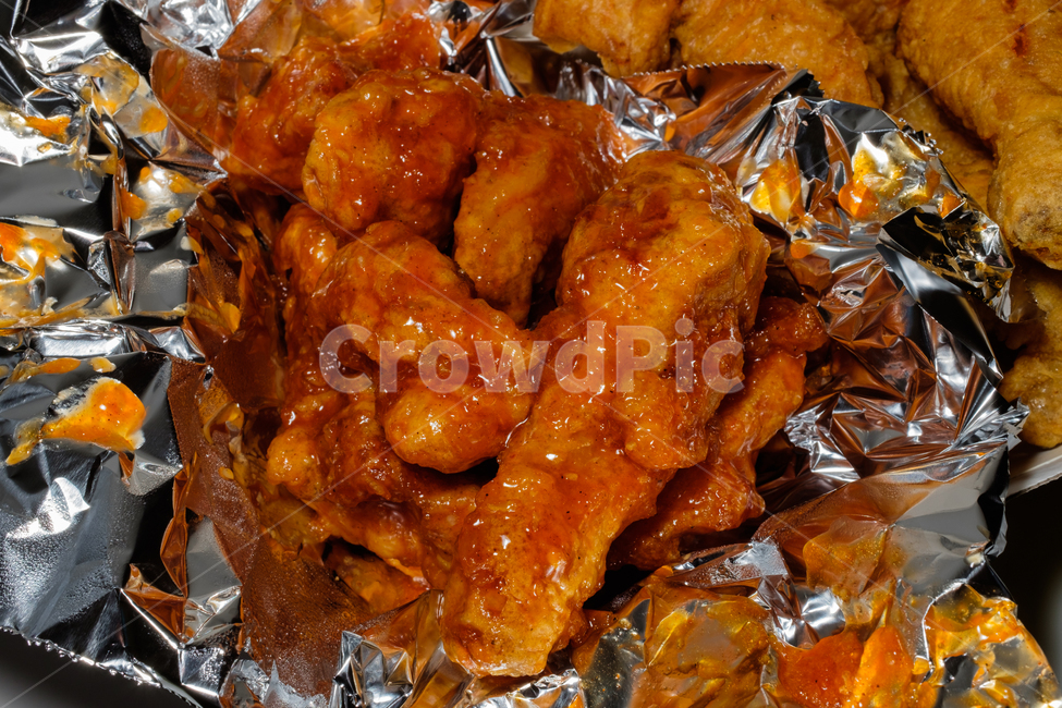 치킨,양념치킨,후라이드치킨,크리스피치킨,튀긴,닭고기,배달음식,음식,식사,고기,소스,양념,튀김옷,매콤한,달콤한,맛있는,식품,요리,닭,뼈,음식,식재료,요리,food,cook,meal,dishes,food reserves
