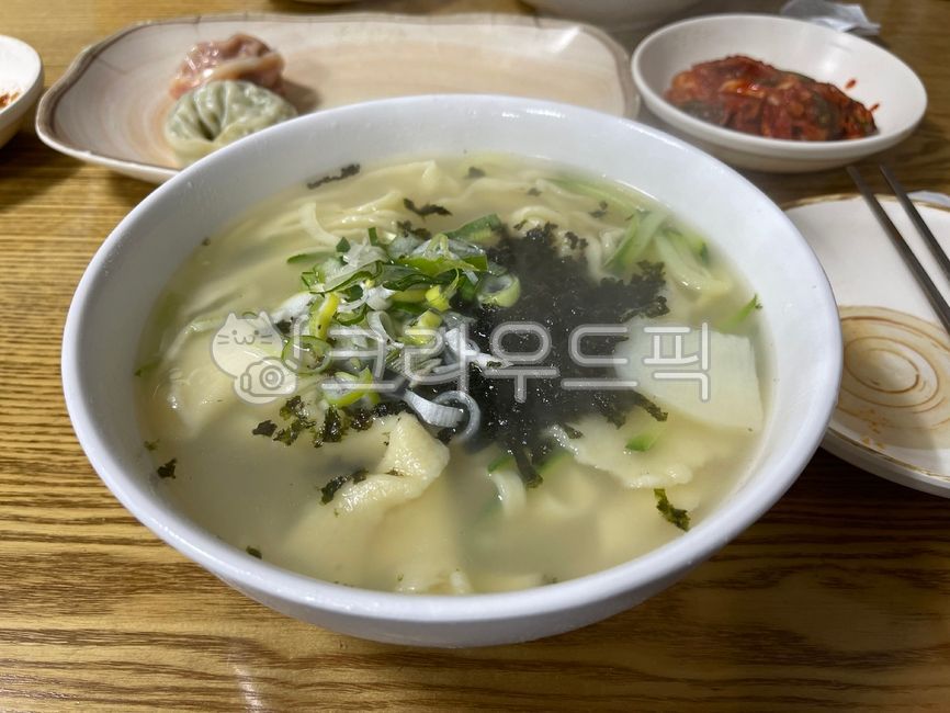 meal,Kaljebi,Korean cuisine,sujebi,Kalguksu,snack bar,food,hot dish,Soup dish