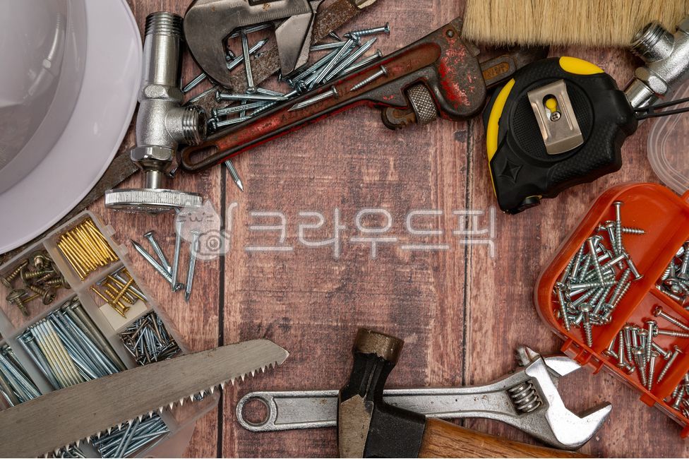 공구,공구함,건설,건축,공사,배경,백그라운드,산업,인테리어,목공,수리,서비스,탑뷰,장비,목수,연장,직업,유지보수,보수공사,일터,장인,기술자,클로즈업,수선,안전모자,공구박스,나무배경,공사장,망치,diy,못,줄자,여백,카피스페이스,복사공간