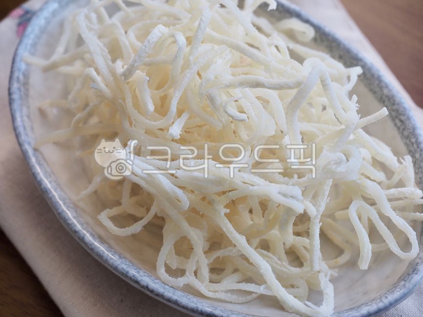 snack,cookingingredients,driedfish,squid stew,sidedish,dried squid,cooking ingredients,food,dried fish,side dish,driedsquid,processedfood,processed food,background,calamari,squid