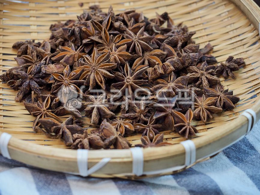 스타아니스홀,향신료,팔각,팔각향,별모양,아니스,향기,음식,유기농,요리,요리재료,갈색,건조식품,식물,향료,staranisehall,spice,octagon,octagonal,starshape,anise,scent,food,organic,cooking,cookingingredients,brown,dryfood,plant,spices