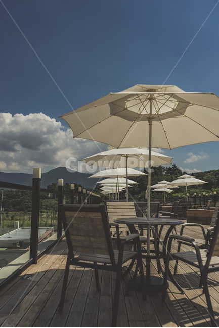 카페,하늘,구름,벤치,파라솔,테이블,옥상,청도,여유,여름,나무,산,휴식,cafe,sky,cloud,bench,chair,rest,parasol,table,summer,wood,tree,mountain,beautiful,휴식,힐링,rest,relaxation,healing