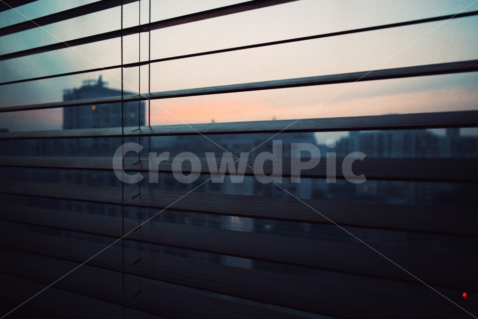 노을,석양,블라인드,하늘,저녁,도시,풍경,city,landscape,감성,sensible,feeling,window shade,창 그늘,curtain,커튼,window,창문