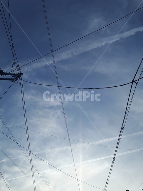 전봇대,전선,푸른하늘,하늘,비행운,구름,telephonepole,electricwire,bluesky,sky,contrail,cloud