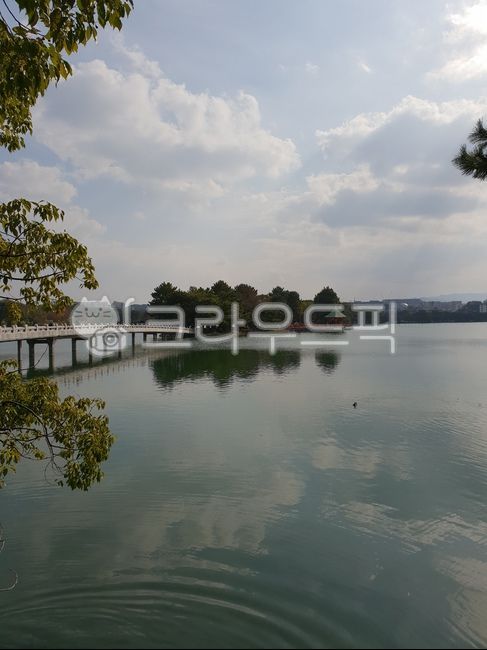 후쿠오카시,오호리공원,호수위섬,맑음,호수