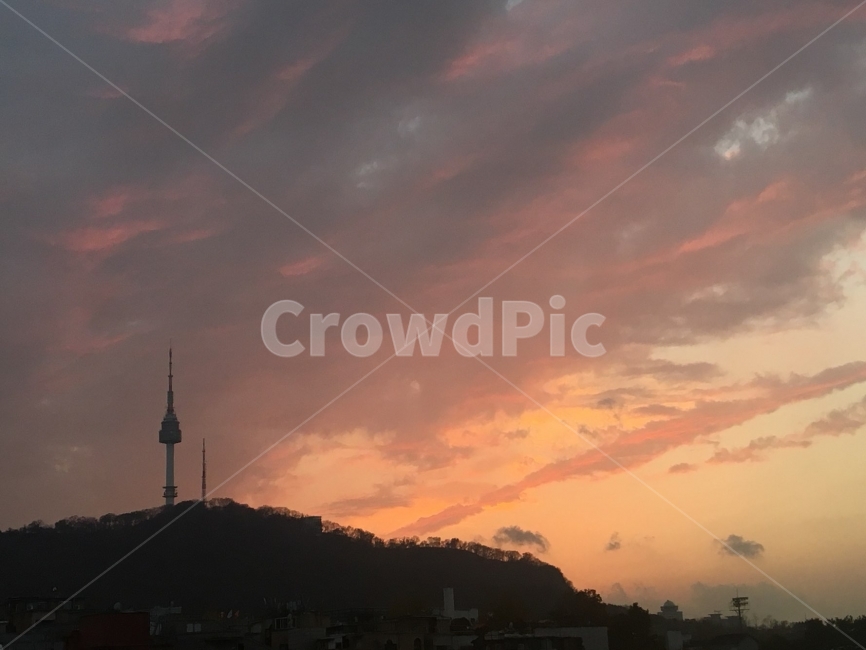 남산,야경,노을,일몰,해질녘,분위기,분위기있는,주황색,구름,하늘,저녁,mountain,namsan,nightview,sunset,evening,서울,seoul,orange,cloud,cloudy,sky,저녁하늘,자연,풍경,nature,landscape,한국자연풍경,한국자연경관,korea nature landscape,랜드마크,landmark,tourist attraction,한국랜드마크,한국관광지,한국명소,korea landmark,korea tourist attraction,outdoors,옥외