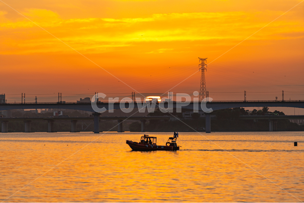한강,노을,sunset,붉은노을,다리,hanriver,보트,도시,풍경,city,landscape,한국도시풍경,한국도시경관,korea cityscape,교통,교통수단,traffic,transportation,vehicle,차량,boat