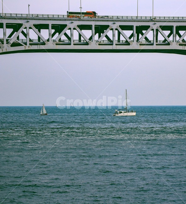 대교,다리밑,요트,bridge,바다,푸른색,건축물,건물외관,exterior,building,structure,architecture,construction