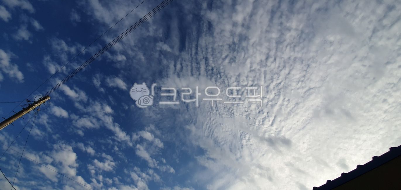 Sky,blue sky,blue sky,clouds,white clouds,sky background,pretty background