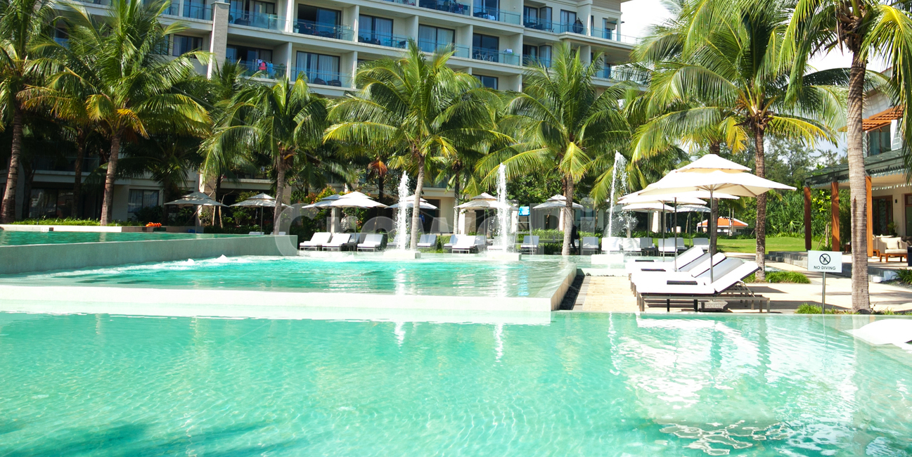 수영장,풀장,호캉스,호텔,호텔수영장,햇빛,야자수,palmtree,resort,리조트,building,건물,hotel,방학,vacation,holiday,tour,trip,바캉스,여름