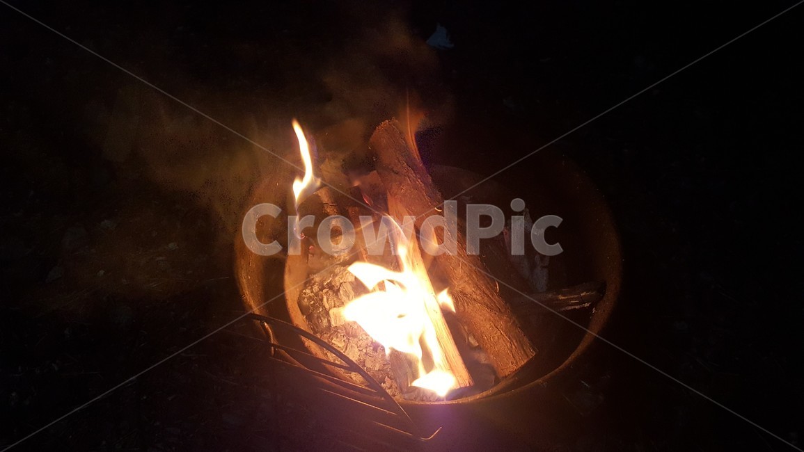 모닥불,캠프,캠핑,캠프파이어,여행,불,fire,밤,휴가,숯불,숯,불꽃,난로,열,장작불,활활타오는불,야경