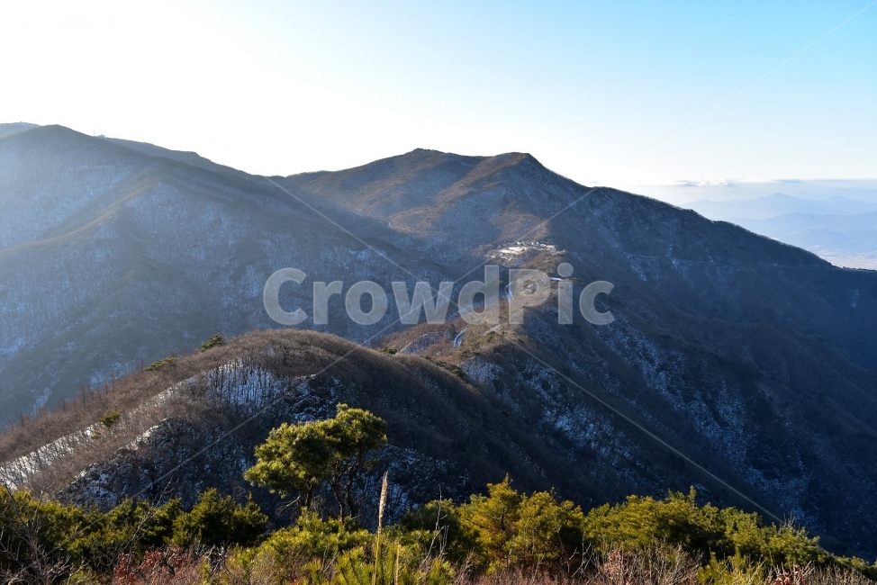 지리산,서북능선,노고단,풍경,비경,명산,국립공원,성삼재,묘봉치,만복대,고리봉,반야봉,천왕봉,정령치,세걸산,세동치,부운치,팔랑치,산행,등산,트레킹,National,Park,철쭉,파란,하늘,바래봉,사진,산그리메,산너울,명선봉,토끼봉,힐링,감성,전망,조망,아름다운,수려한,nature,lanscape,겨울,계절,winter,season,자연,풍경,nature,landscape,한국자연풍경,한국자연경관,korea nature landscape,outdoors,옥외,mountain,산,mountain range,산맥,slope,경사,peak,피크