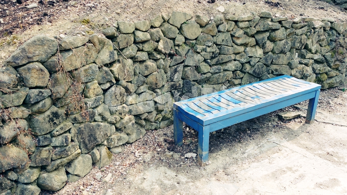벤치,의자,파란의자,돌담,banch,자연,풍경,nature,landscape,bench,wall,벽,rubble,파편