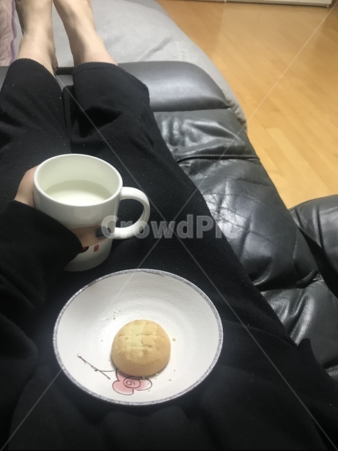 휴식,우유,소파,감귤파이,편안함,도기류,받침접시