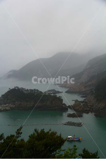 바다,바위,흑산도,홍도,파란하늘,섬,자연,풍경,nature,landscape,한국자연풍경,한국자연경관,korea nature landscape,outdoors,옥외,land,땅,water,물,shoreline,해안선,ocean,대양,sea,promontory,곶,transportation,교통,vehicle,차량,boat,보트,coast,연안