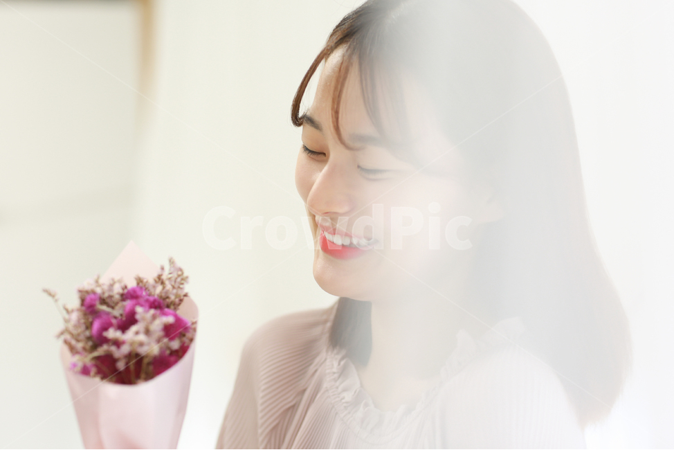 결혼,신부,웨딩,결혼식,꽃,꽃,flower,사람,인물,인간,human,person,얼굴표정,facial expression,face,여성,여자,woman,female,lady,결혼,혼례,웨딩,wedding,marriage,marry,기념일,축하,anniversary,congratulation,celebrate,celebration,감성,sensible,feeling