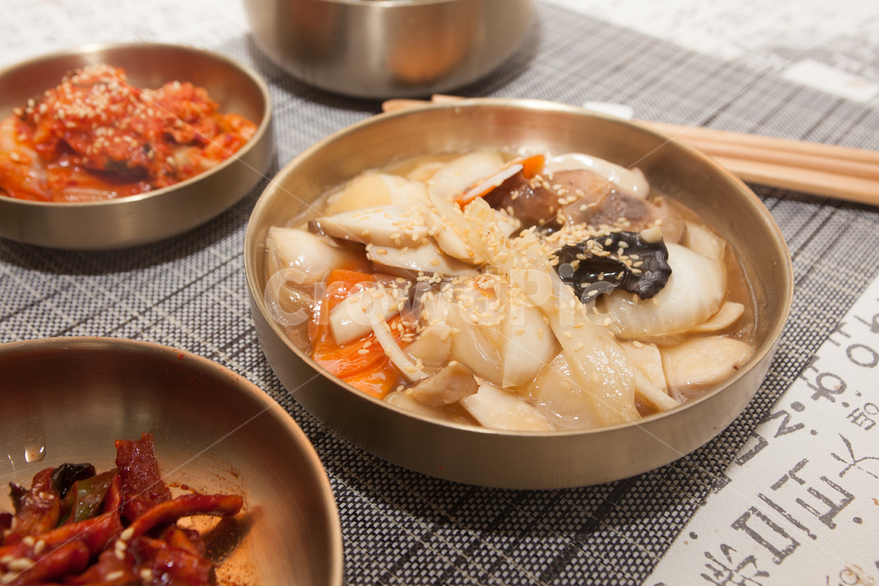 한식,음식,반찬,food,한국음식,먹거리,koreanfood,sidedishes,나물,국,김치,soup,kimchi,식탁,table,한끼,식사,meal,조림,무말랭이,시금치,아침,점심,저녁,breakfast,lunch,dinner,밥상,음식,식재료,요리,food,cook,meal,dishes,food reserves,한식,한국음식,한국요리,korean food,korean dishes,korean meal,korean cook