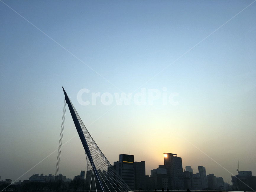 해질녘,노을,다리,저녁,도시,밤,건물,퇴근,풍경,하늘,sunset,atdusk,bridge,sun,evening,city,buildings,night,도시,풍경,city,landscape,한국도시풍경,한국도시경관,korea cityscape,construction crane,건설 크레인