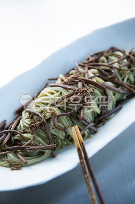 고사리,국수,막국수,들기름막국수,요리,음식,식사,별미,food,접시,들기름