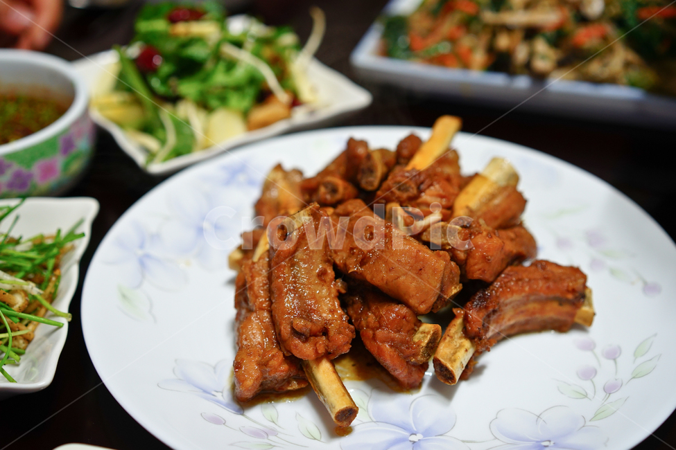음식,안주,먹방,먹거리,요리,파티,고기,육식,육류,갈비,쪽갈비,술안주,갈빗살,집밥,밥,저녁,접시,음식,식재료,요리,food,cook,meal,dishes,food reserves,육류,고기,meat