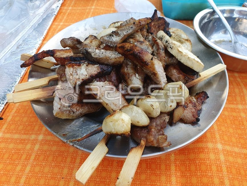 꼬치,고기꼬치,마늘,버섯,새송이버섯,꼬지,항정살,구이,캠핑,식사,안주
