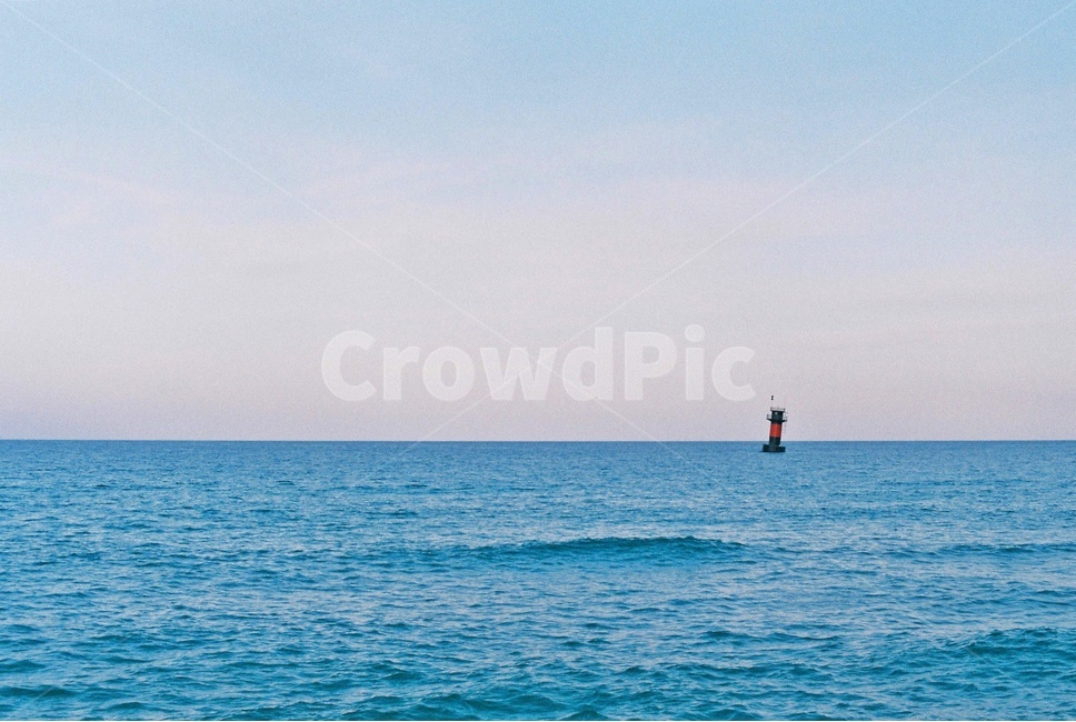 해변,바닷가,seaside,푸른바다,bluesea,부표,abuoy,자연,풍경,nature,landscape,등대,lighthouse,감성,sensible,feeling,색깔,색상,색채,색감,color sense,color sensitivity,feeling of color