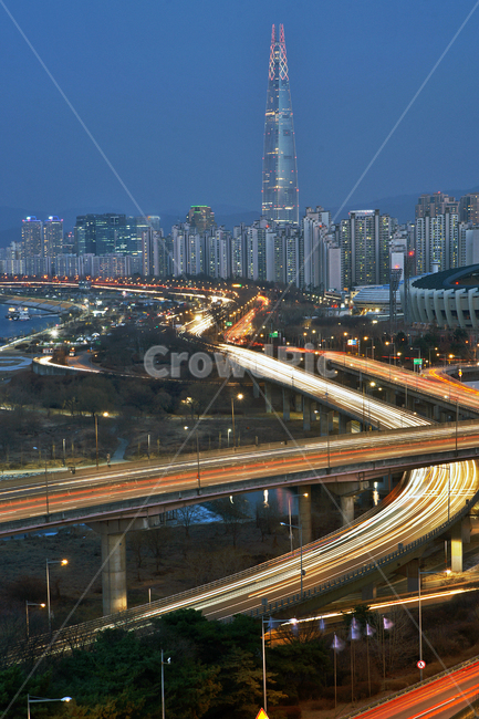 잠실야경,야경,잠실,올림픽대로,청담교,제2롯데월드,장노출,궤적,조명,불빛,야경,밤,풍경,nightscape,night,landscape,도시,city,한국도시풍경,한국도시경관,korea cityscape,road,도로,freeway,고속 도로