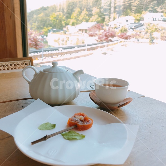 카페,감성,소품,분위기,인테리어,디저트,곶감,차,찻잔,식기,cafe,디저트,간식,후식,dessert,snack