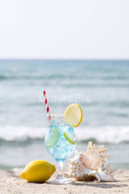 소라,레몬,바다,해변,모래사장,칵테일,여름,백사장,파도,배경,백그라운드,바닷가,음료,얼음,여름,계절,summer,season,해변,바다,beach,sea,여행,휴가,traveling,vacation,trip,과일,열매,fruit,음료수,drink,beverage,술,주류,alcohol,감성,sensible,feeling,색깔,색상,색채,색감,color sense,color sensitivity,feeling of color,연출,컨셉,콘셉,direction,concept