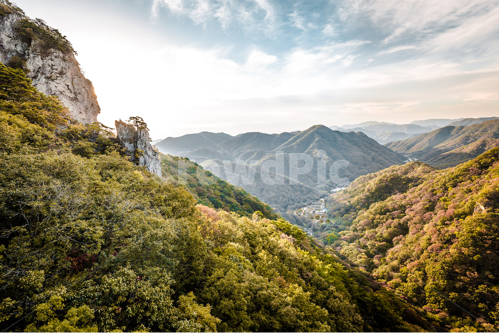 백양사,절,연못,단풍,단풍놀이,등산,하이킹,풍경,산,정상,절벽,가을,계절,fall,autumn,season,자연,풍경,nature,landscape,한국자연풍경,한국자연경관,korea nature landscape,outdoors,옥외,mountain range,산맥,mountain