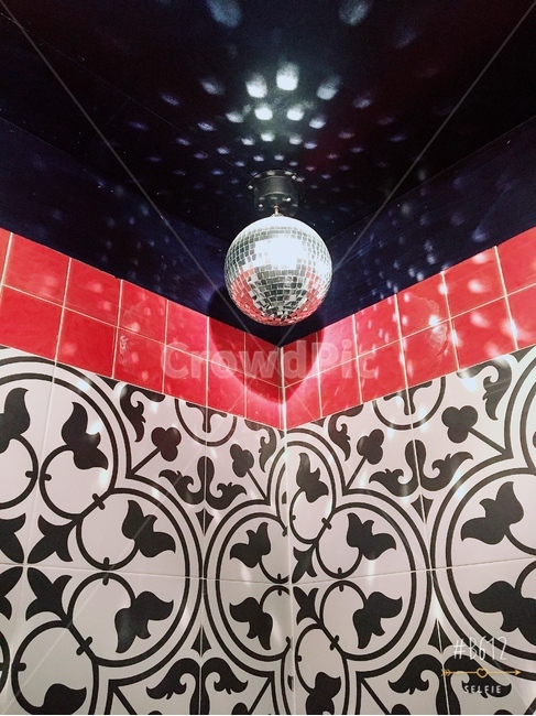 미러볼,화려함,파티,홈파티,조명,축제,행사,festival,carnival,event,인테리어,실내디자인,interior design