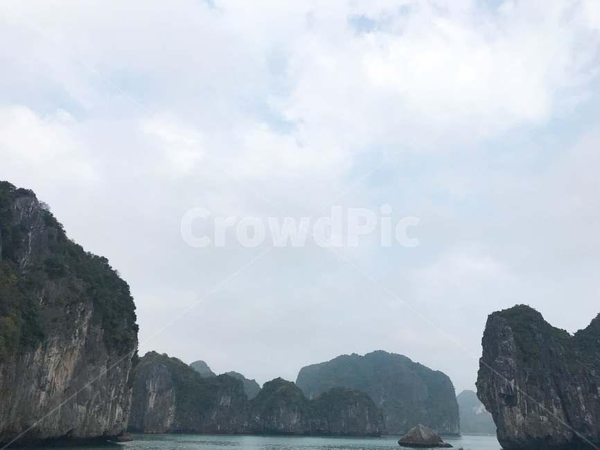하롱베이,베트남,바다,풍경,동남아,halongbay,vietnam,oceanview,asia,자연,풍경,nature,landscape,해외,외국,세계,foreign,oversea,world,세계자연풍경,해외자연풍경,외국자연풍경,world nature landscape,land,땅,outdoors,옥외,water,물,shoreline,해안선,sea,ocean,대양,coast,연안,promontory,곶