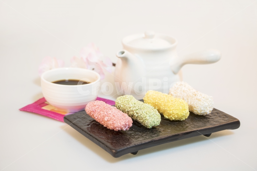 kettle,tea,New Year,snacks,January,events,Koreatraditionaltea,shopping,flowers,persimmonpunch,plates,refreshments,twigs,Yugwa,kettles,ConceptPhotos,Pop,DeepfriedSweetRiceCake,background,Hangwa,special photo,traditional food,Indoor,Backgrounds,PlanningPhot