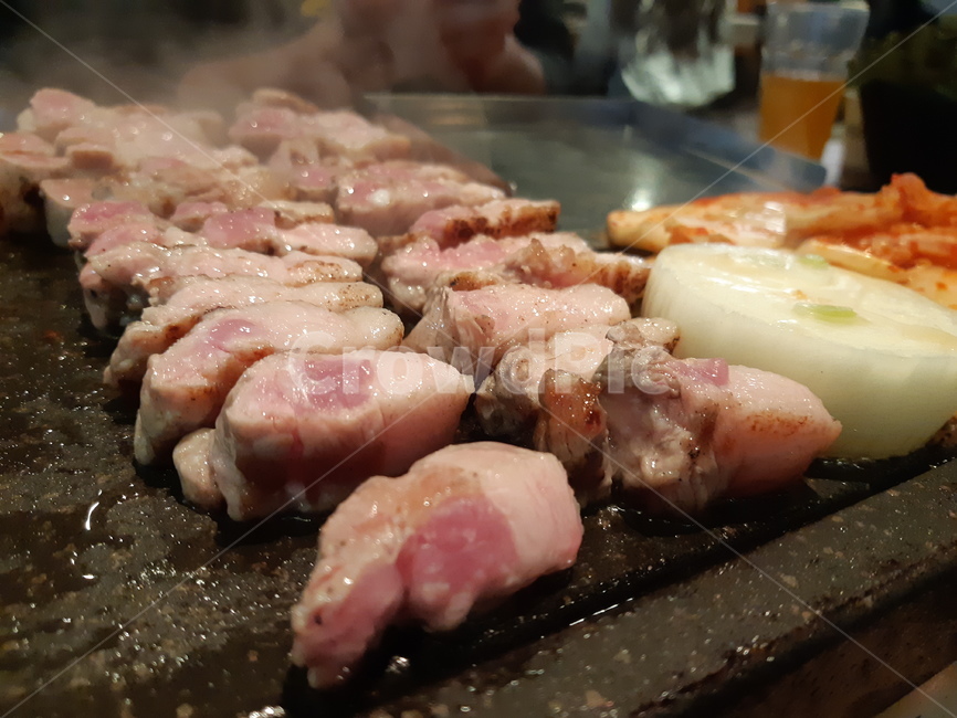 고기,삼겹살,불판,맛집,야식,고기굽는,구이,돼지,돼지고기,가지런한,가지런,음식,음식,식재료,요리,food,cook,meal,dishes,food reserves,육류,고기,meat