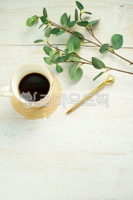 eucalyptus,hot,space,gold,tea,caffeine,white,leaves,beverage,dark,pen,above,wood,leisure,table,rest,espresso,drink,morning,cafe,closeup,wooden,vintage,background,coffee,white space,plant,edible,breakfast,fresh,sugar,mug,aroma,cup