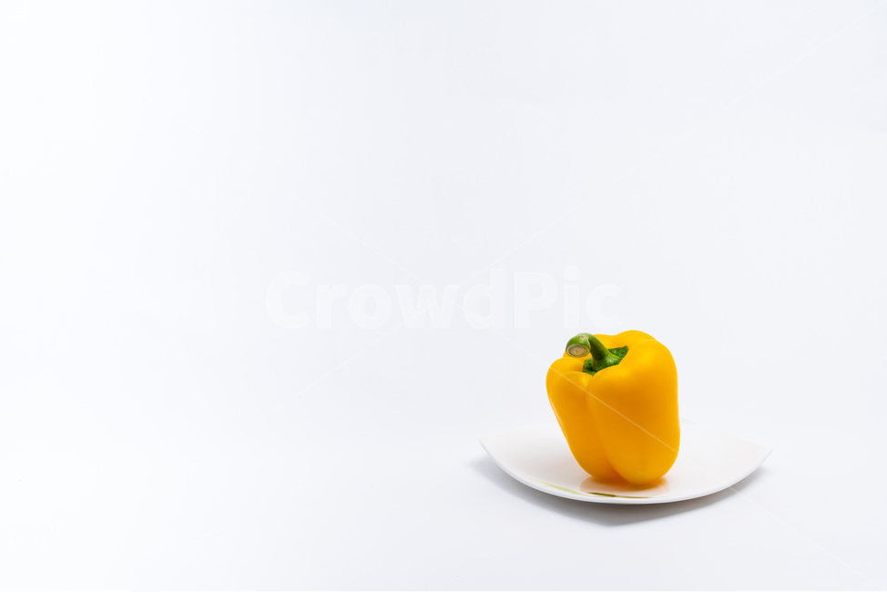 ceramic,studio,yellow,Juice,still life,plate,cold,Clean,bowl,vegetable,Orange,Stiff,side dish,plain,affix,farming,ingredients,diet,antioxidant,green,moisture,food,vitamin,White,paprika,background,healthy,calorie,organized